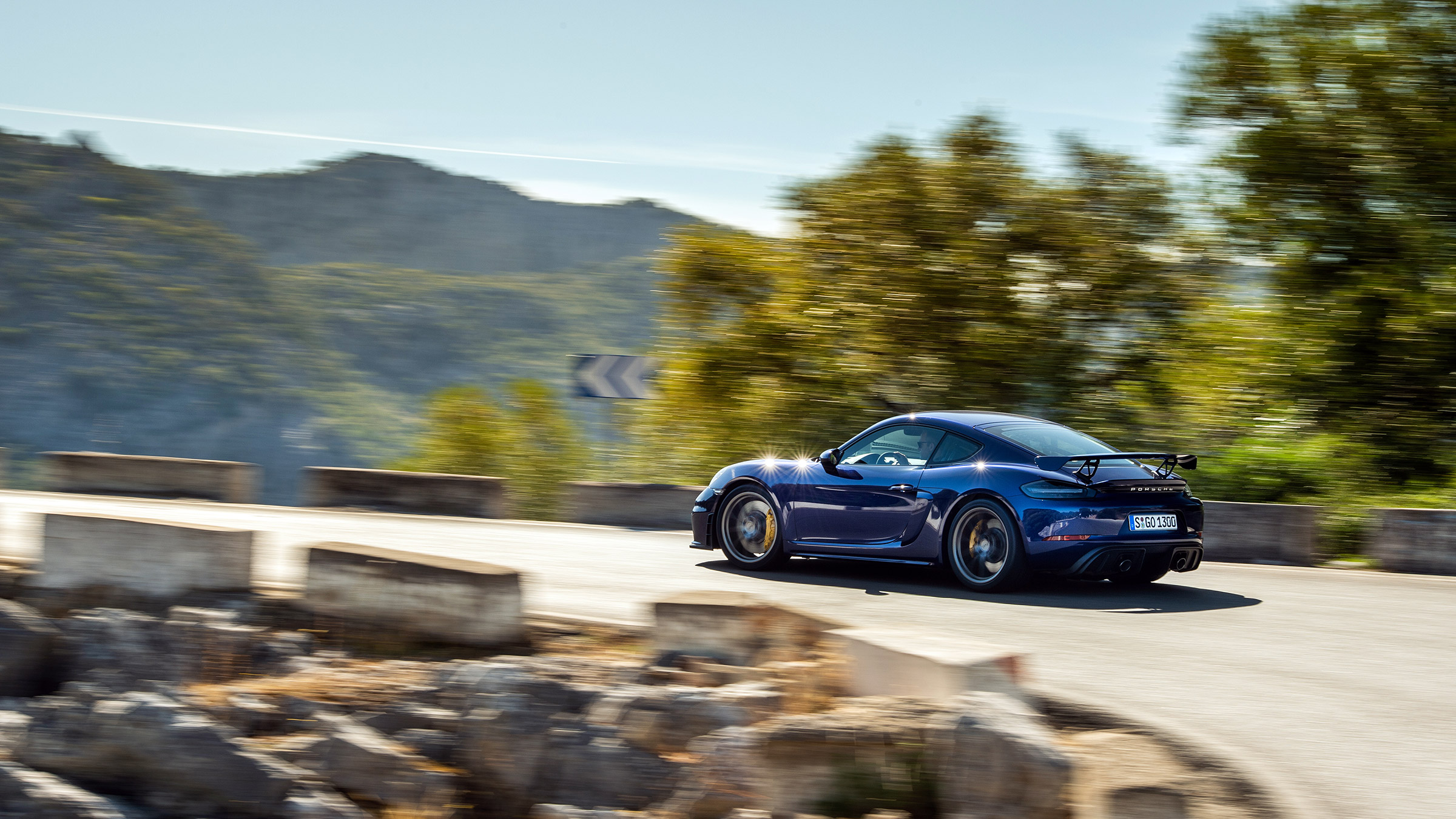 Porsche 718 Cayman GT4 side