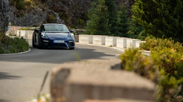 Porsche 718 Cayman GT4 road