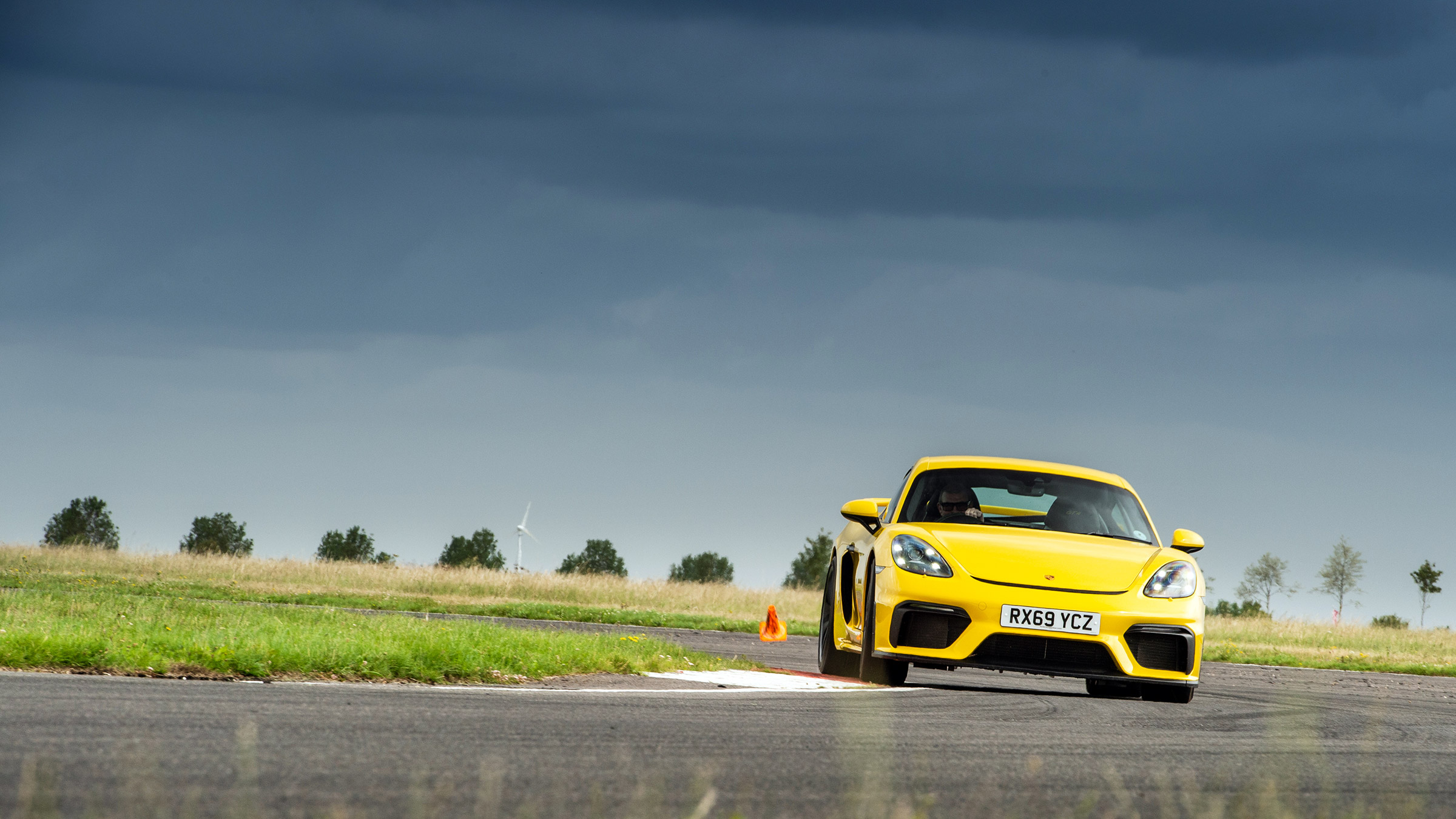 Porsche 718 Cayman GT4 track