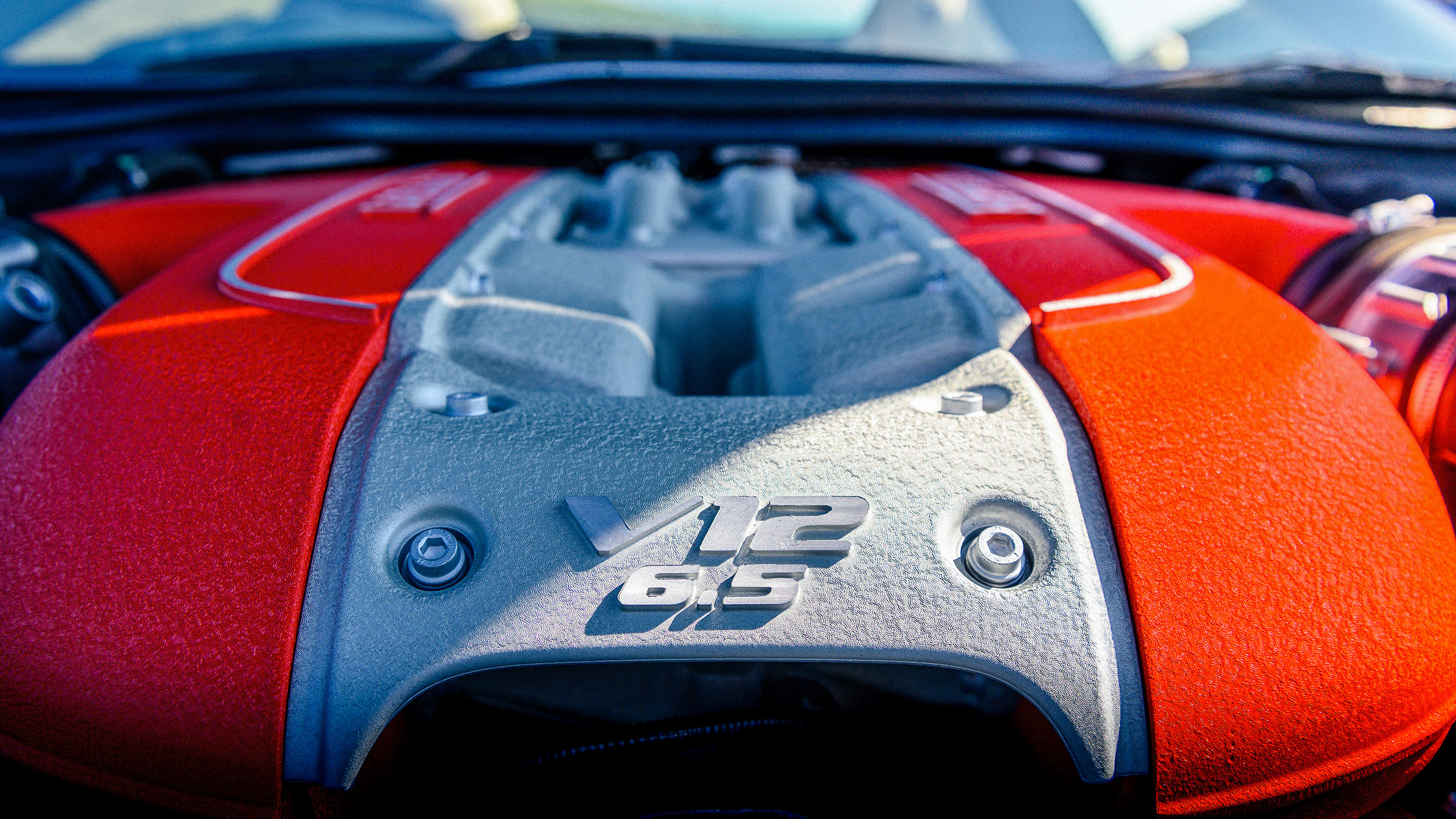 Ferrari 812 GTS TDF blue - engine