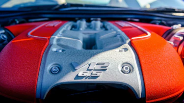 Ferrari 812 GTS TDF blue - engine