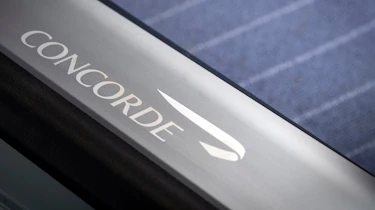 Aston Martin DBS Superleggera Concorde sill