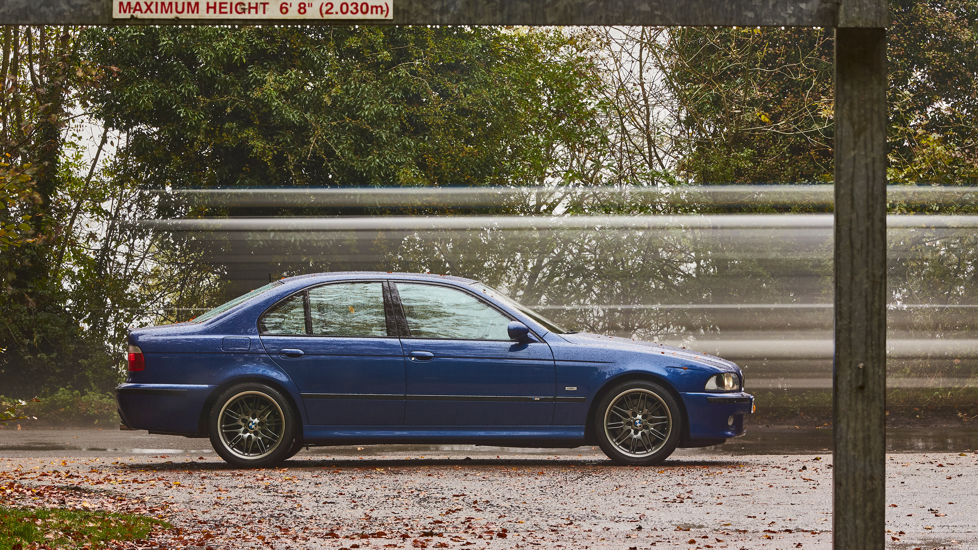 BMW E39 M5 side