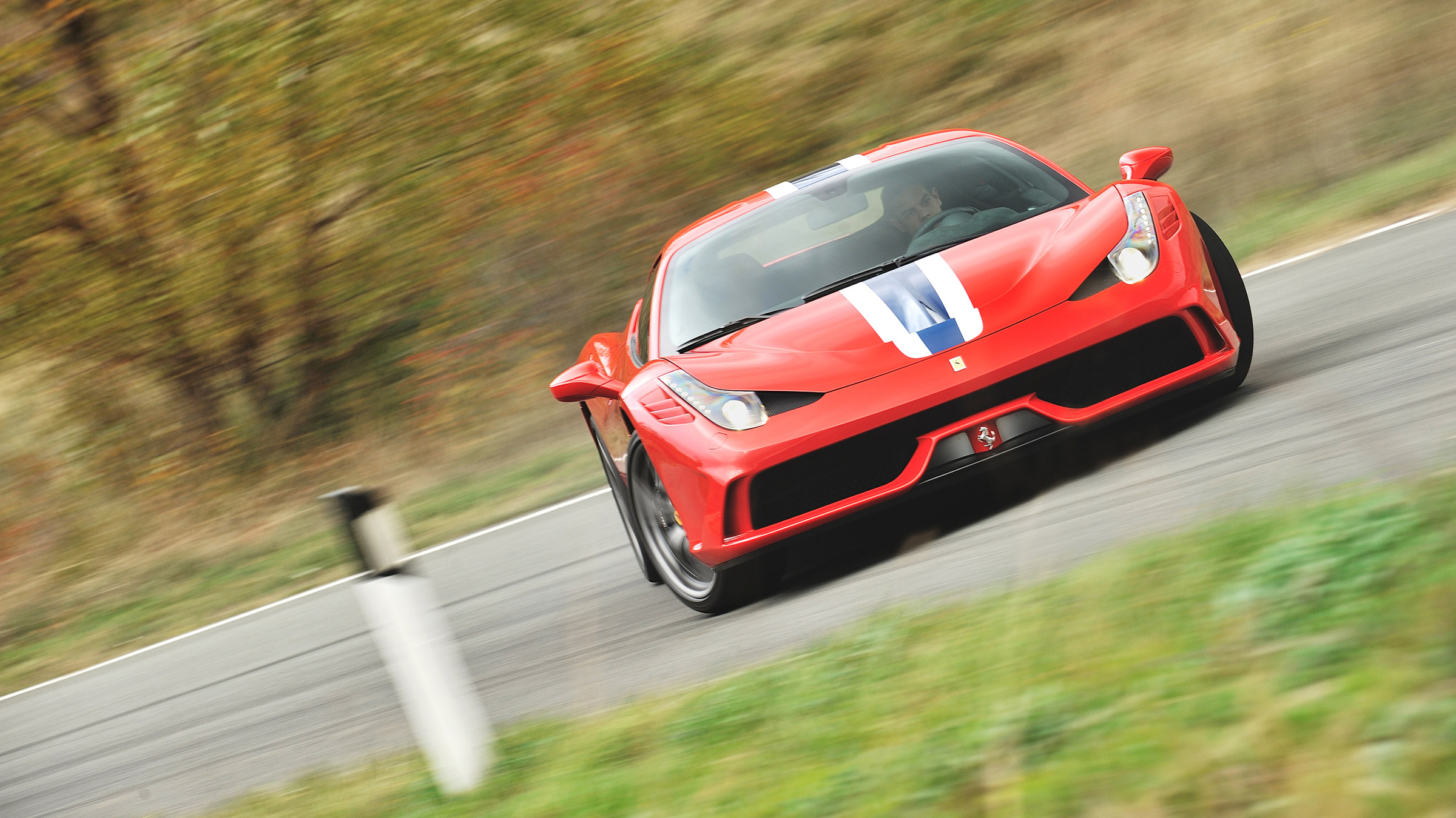 Ferrari 458 Speciale - cornering
