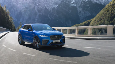 Jaguar F-Pace SVR 2021 front quarter