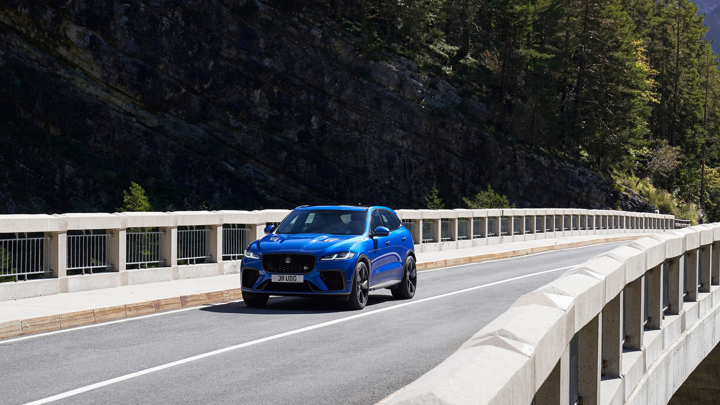 Jaguar F-Pace SVR 2021 front 3.4