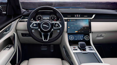 Jaguar F-Pace SVR 2021 dash