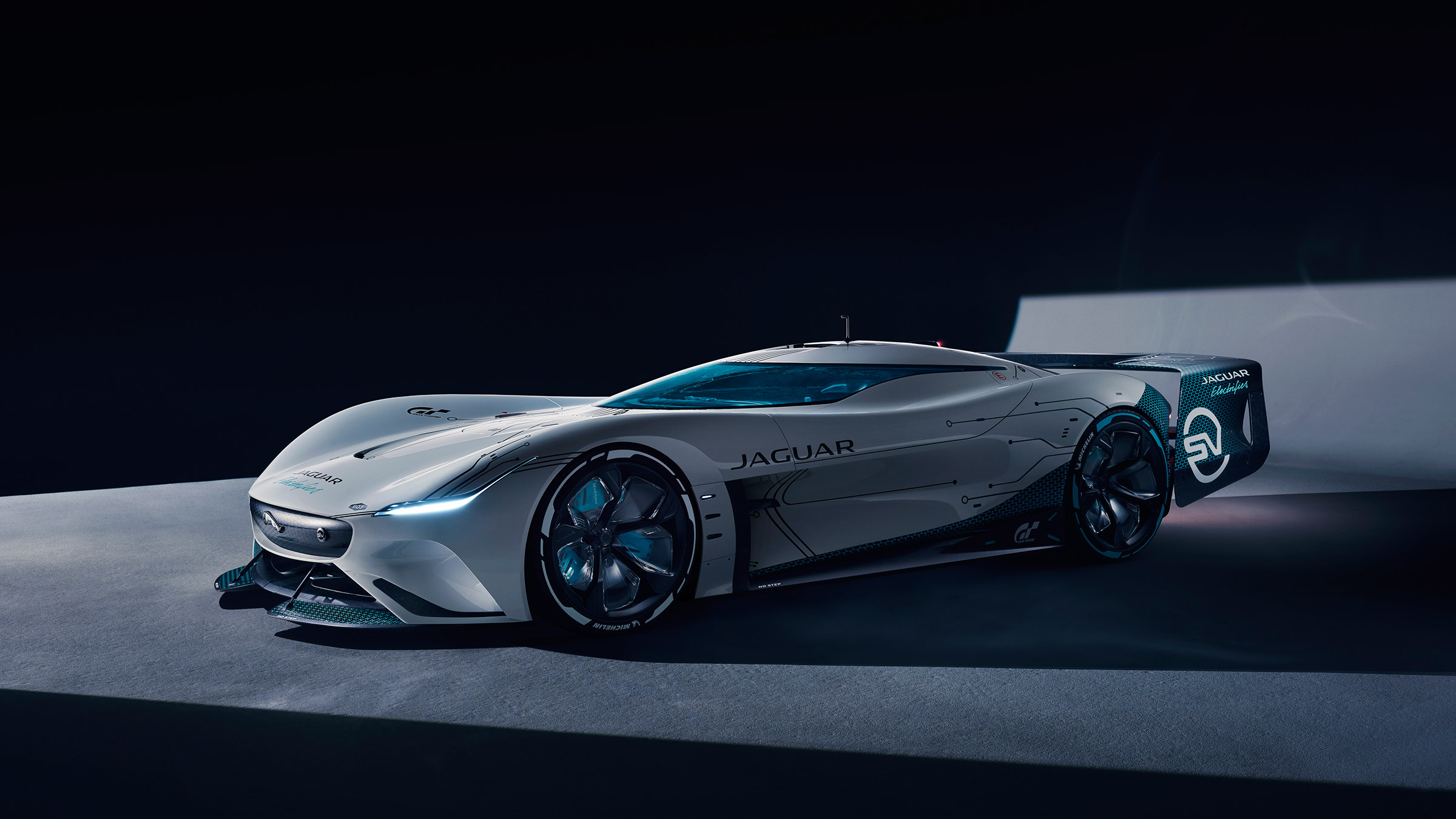 Jaguar Vision Gran Turismo SV Concept - front quarter