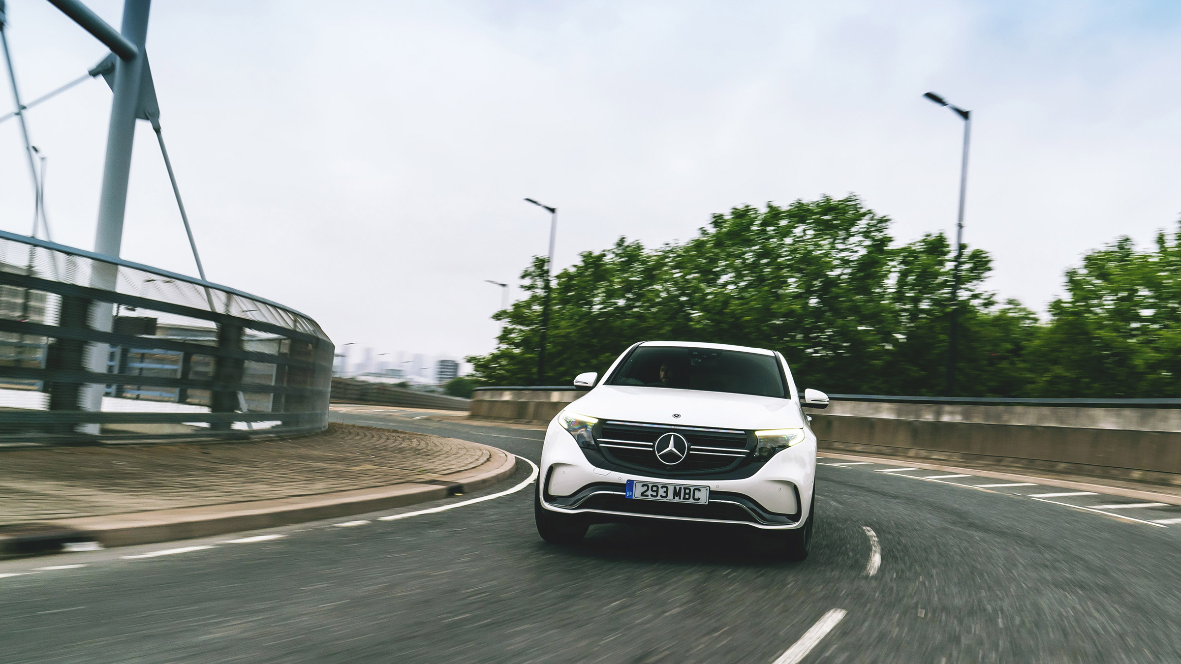 Mercedes EQC - nose tracking 