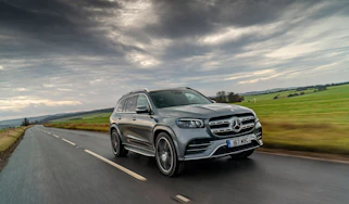 Mercedes GLS400d UK drive - front tracking