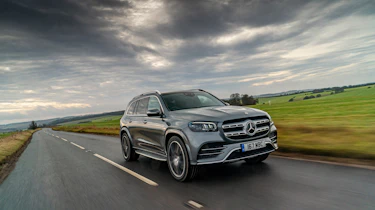 Mercedes GLS400d UK drive - front tracking