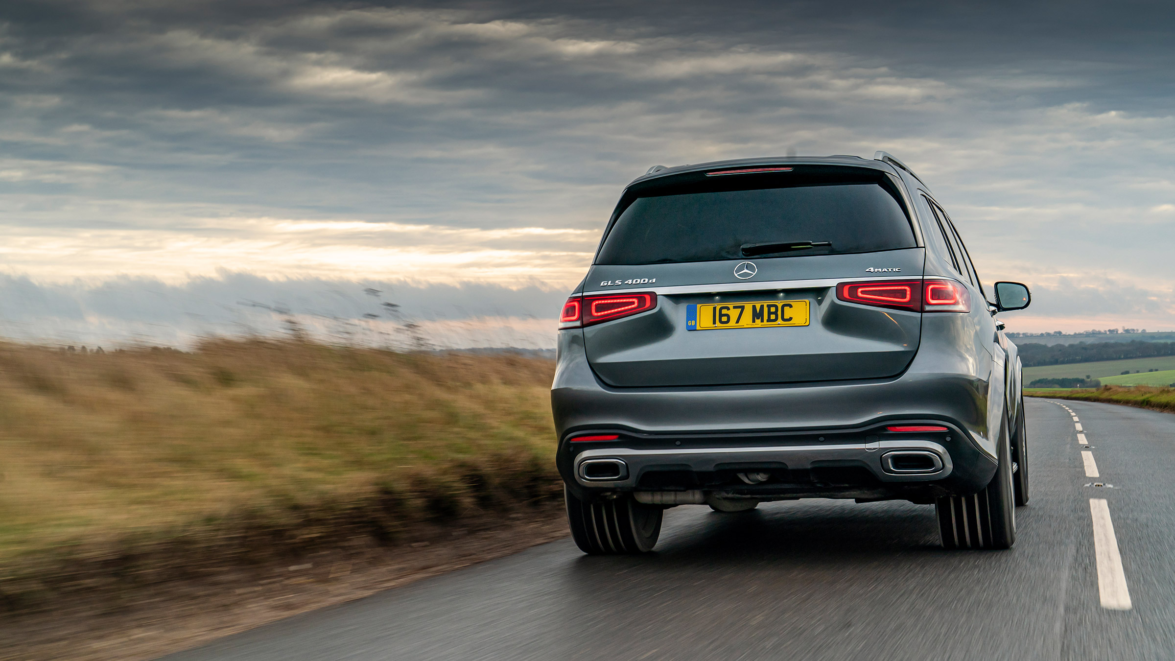 Mercedes GLS400d UK drive - rear tracking 