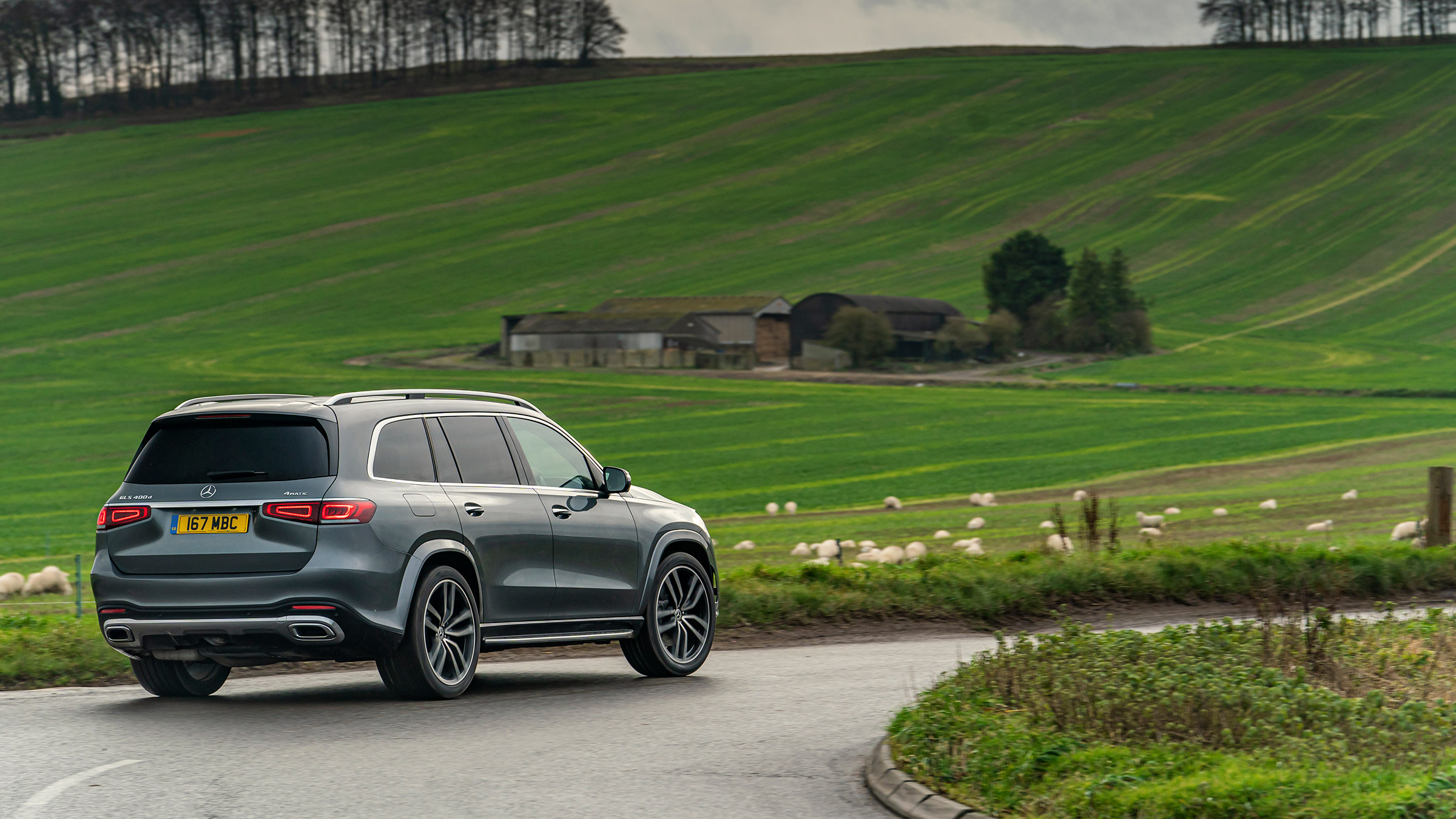 Mercedes GLS400d UK drive - rear cornering 