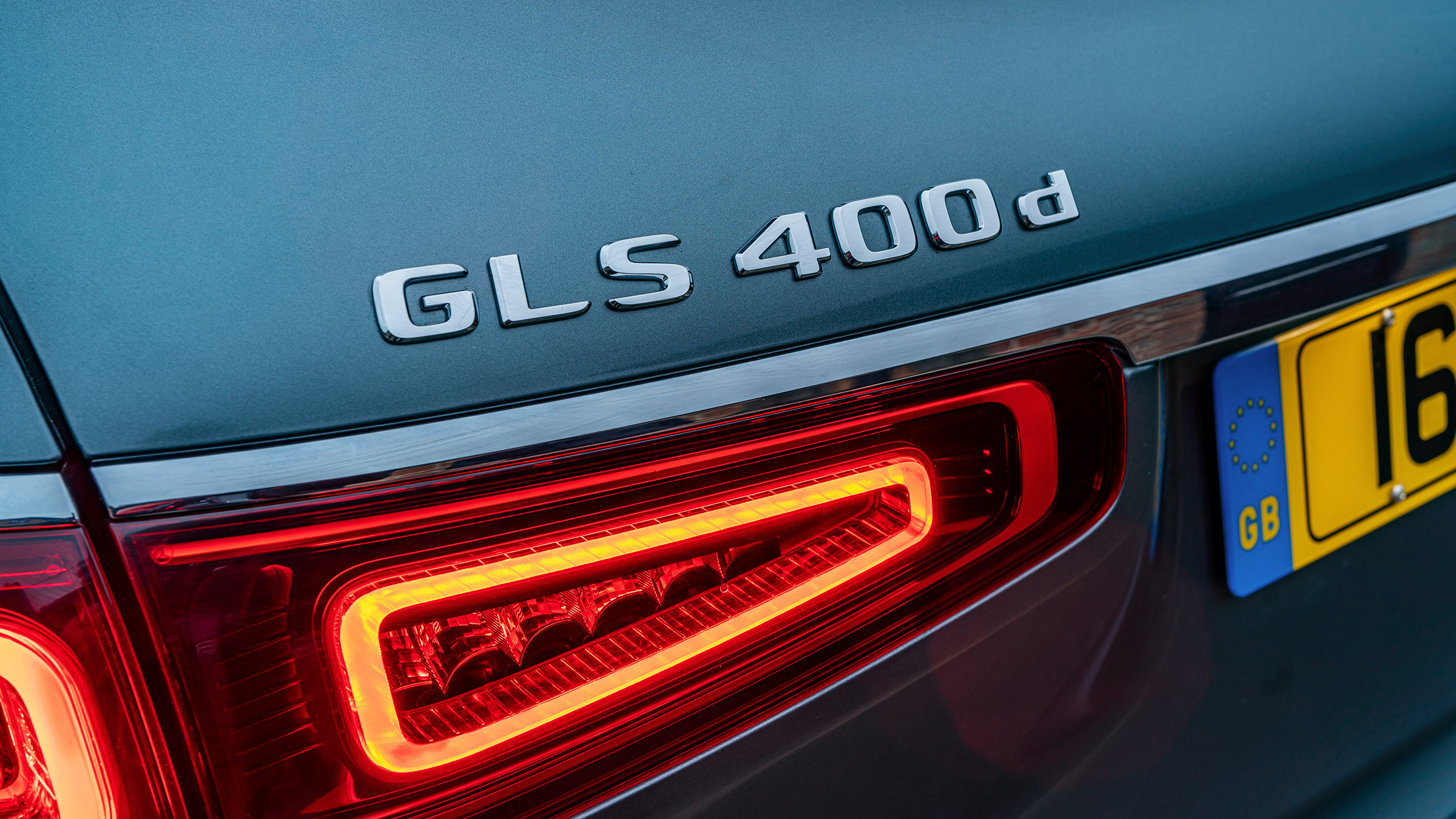 Mercedes GLS400d UK drive - badge