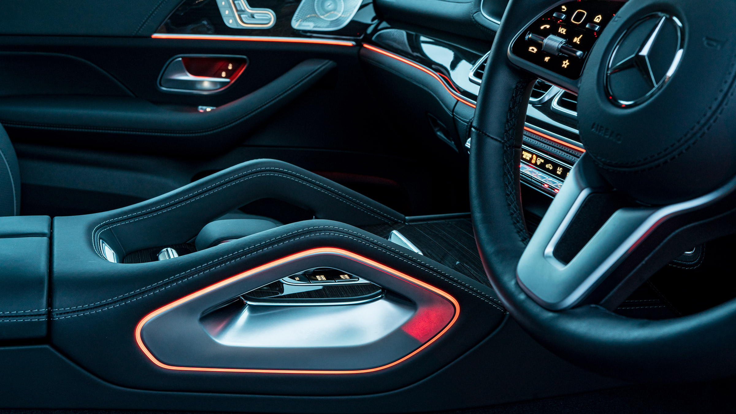 Mercedes GLS400d UK drive - lighting