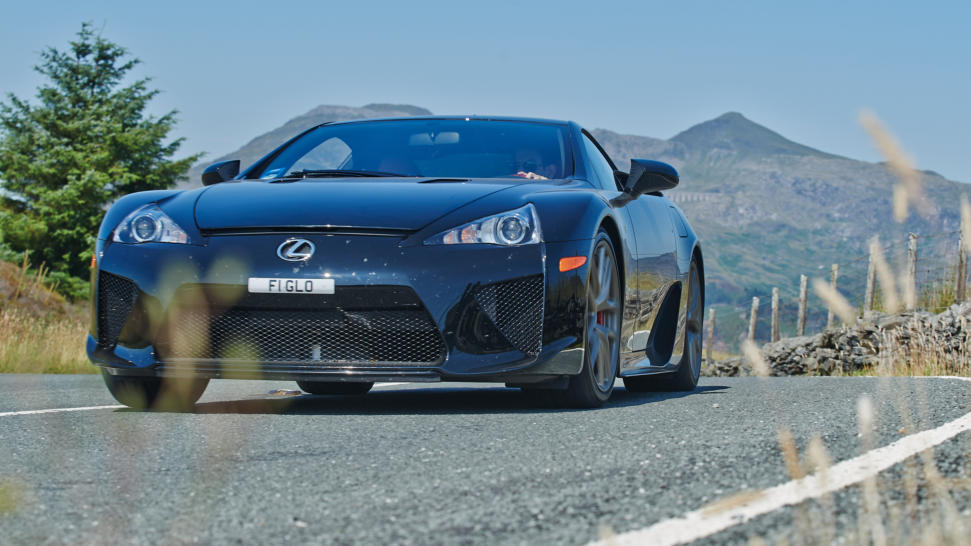 Lexus LFA front