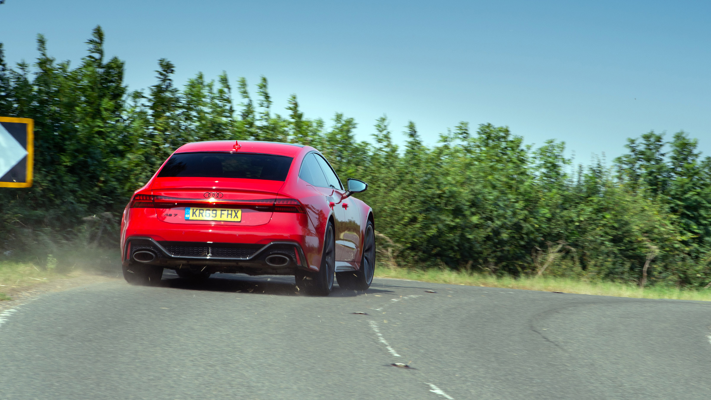 Audi RS7 vs M8 Comp GC - RS7 rear aggressive