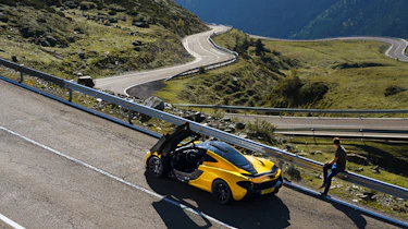McLaren P1 yellow DS - doors open