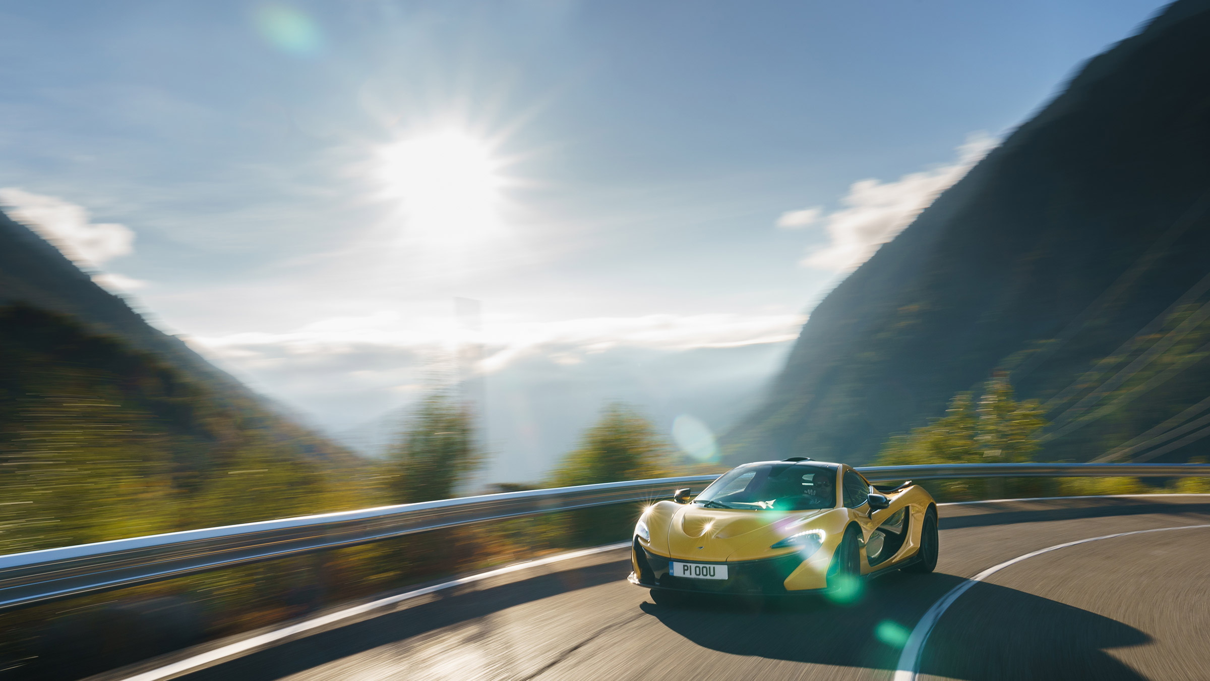 McLaren P1 yellow DS - front tracking 