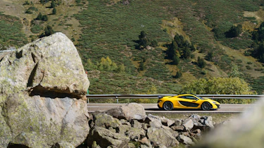 McLaren P1 yellow - side
