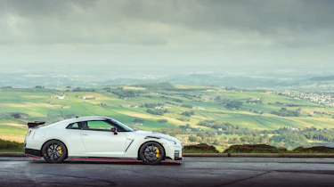 R35 Nissan GT-R Nismo side