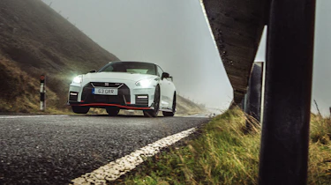 R35 Nissan GT-R Nismo jump