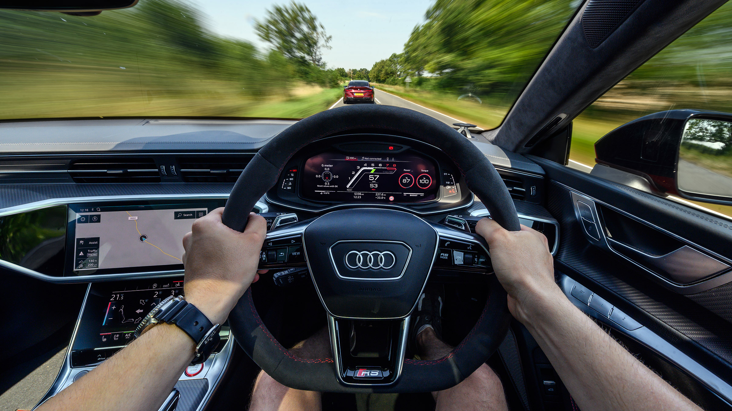 Audi RS7 vs M8 Comp GC - interior driving 