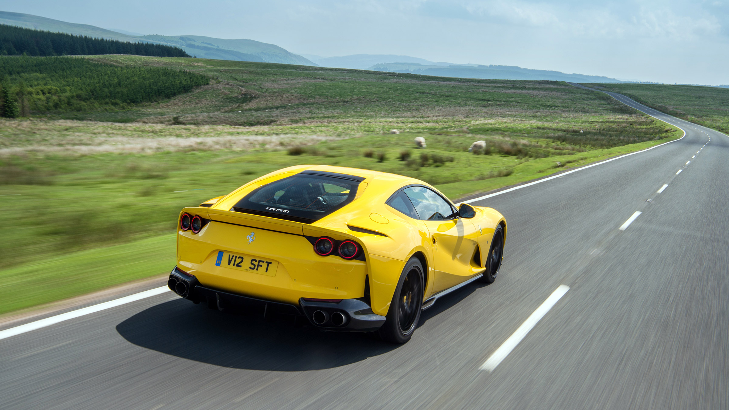 Ferrari 812 Superfast - rear tracking