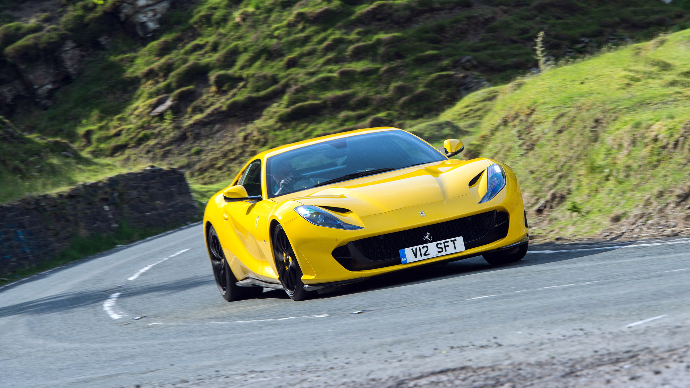 Ferrari 812 Superfast - cornering