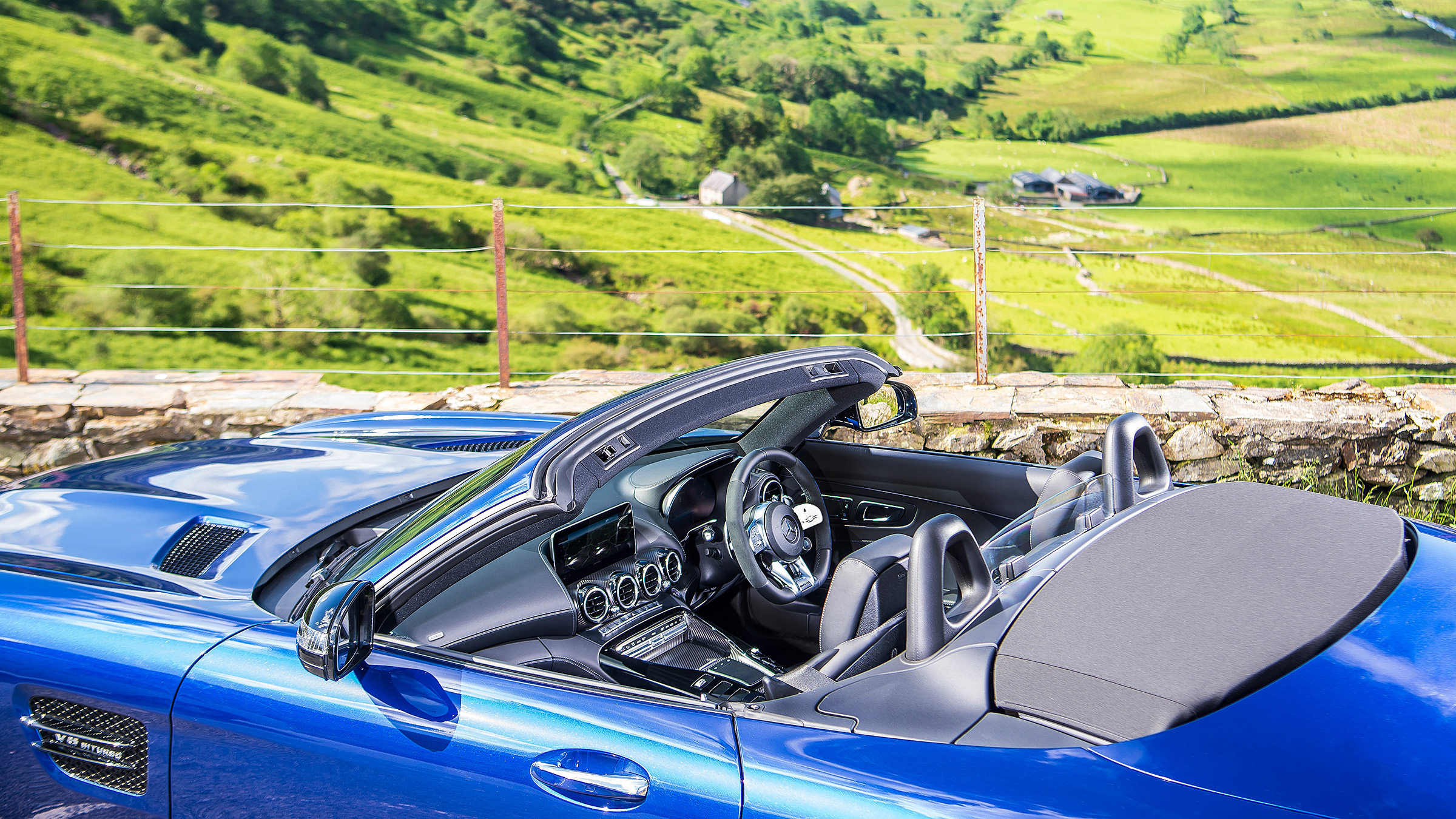 Mercedes-AMG GT Roadster - 2021 cabin