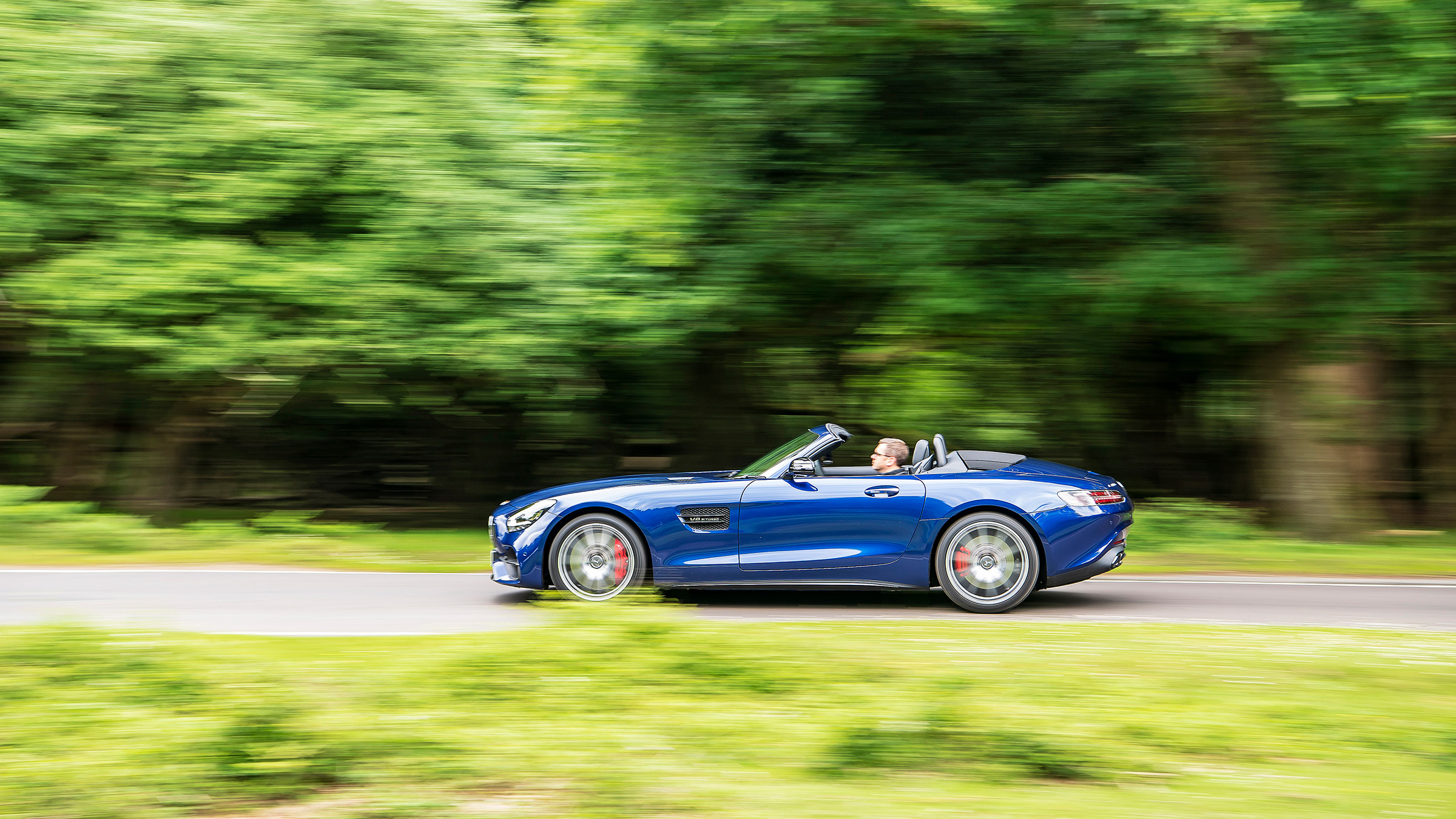 Mercedes-AMG GT Roadster - 2021 side