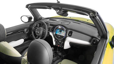 Mini Cooper Cab 2021 - cabin