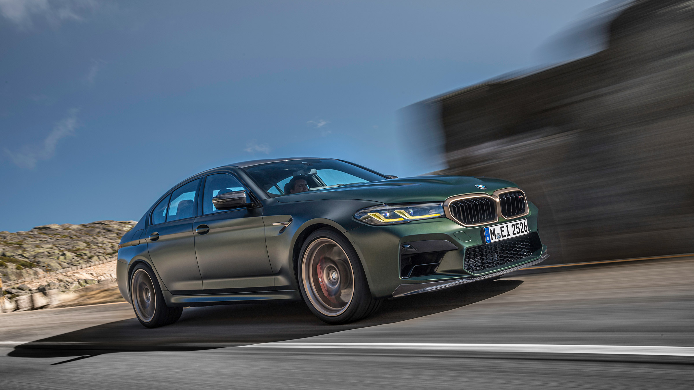 BMW M5 CS - low tracking