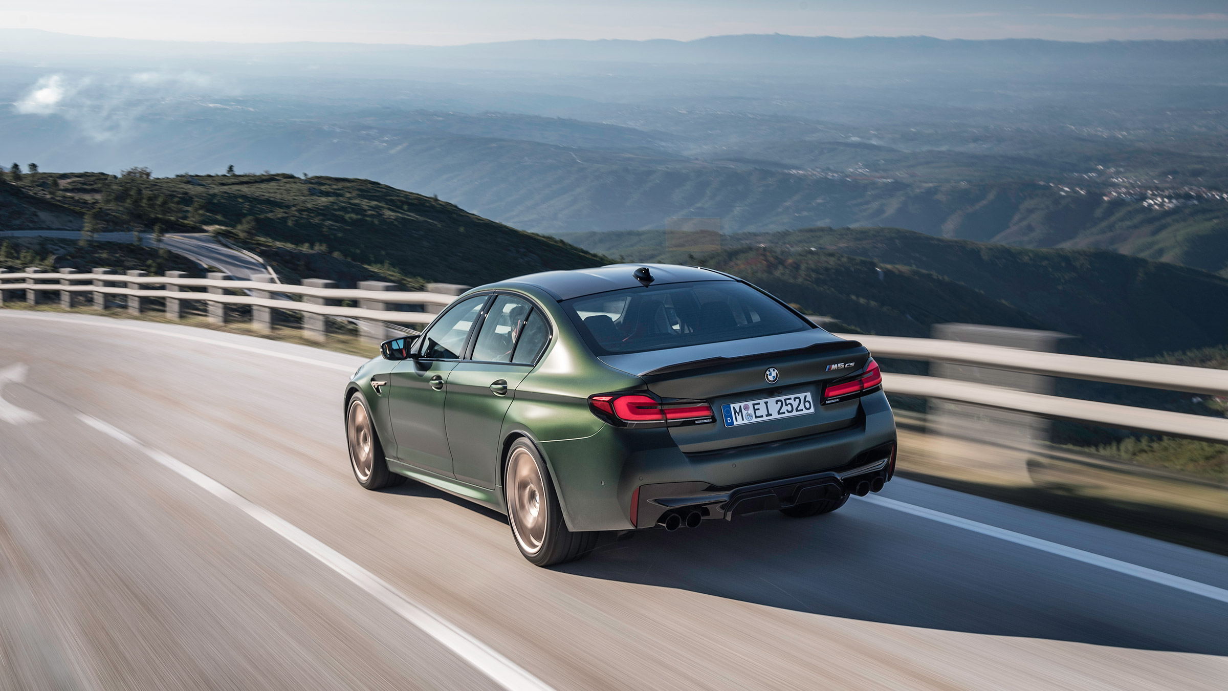 BMW M5 CS - rear quarter tracking