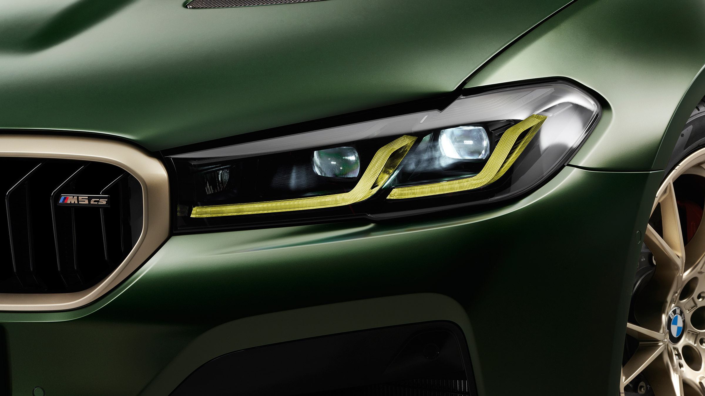 BMW M5 CS - studio lights