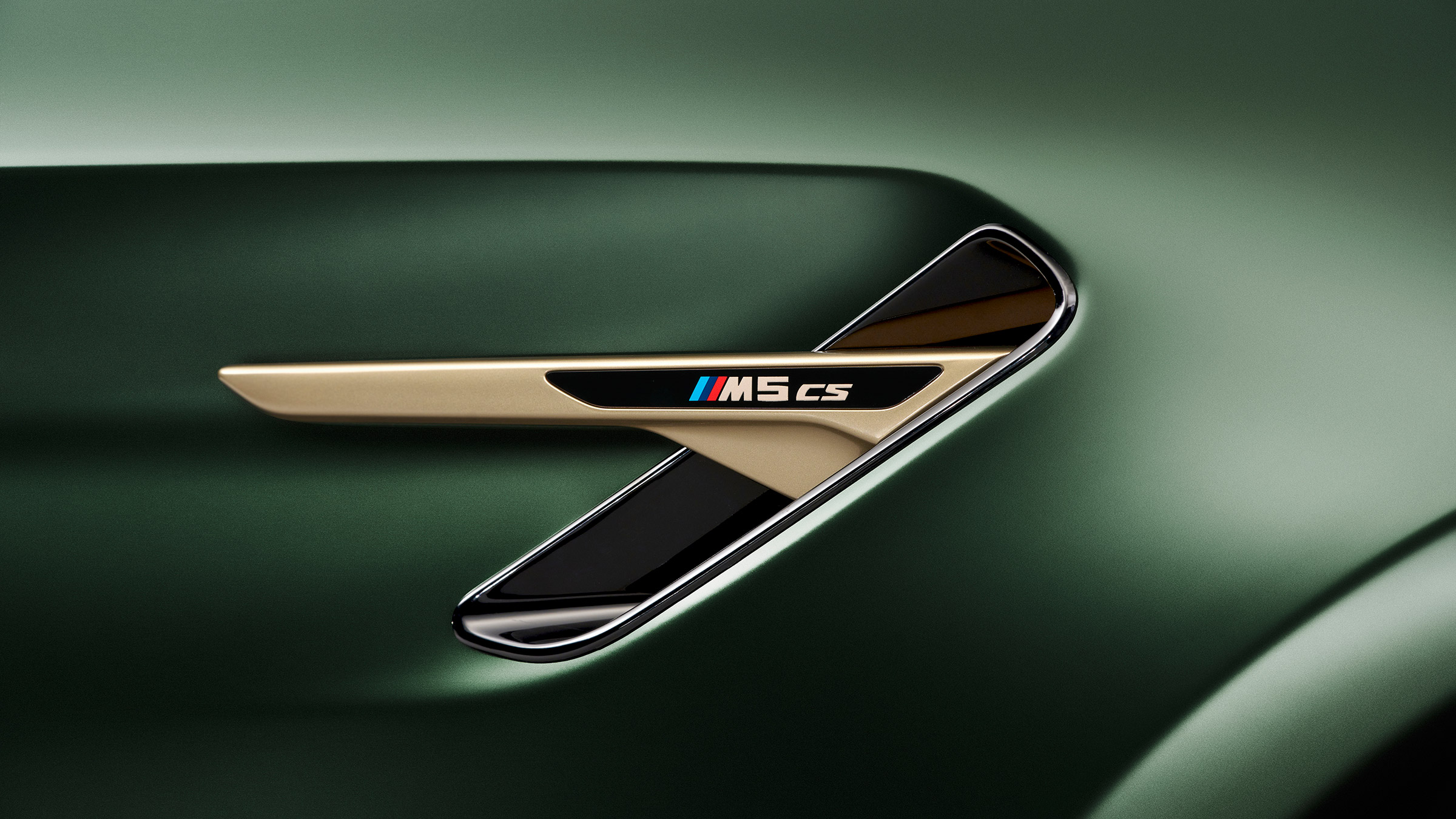 BMW M5 CS - strake
