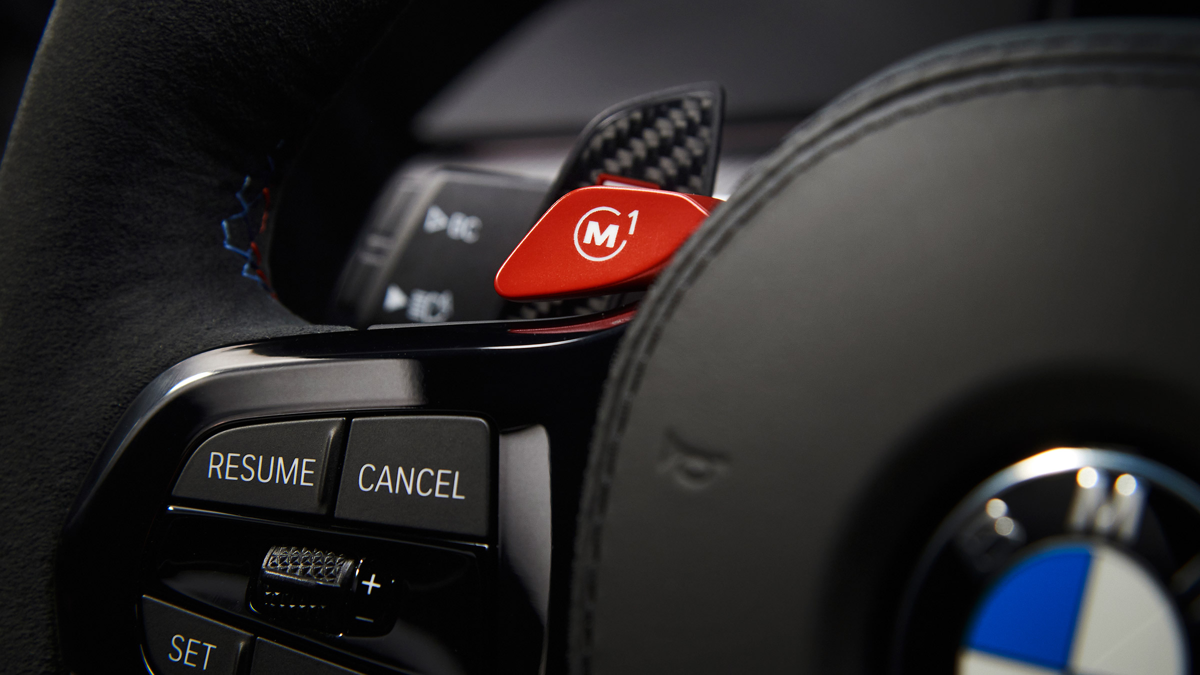 BMW M5 CS - button