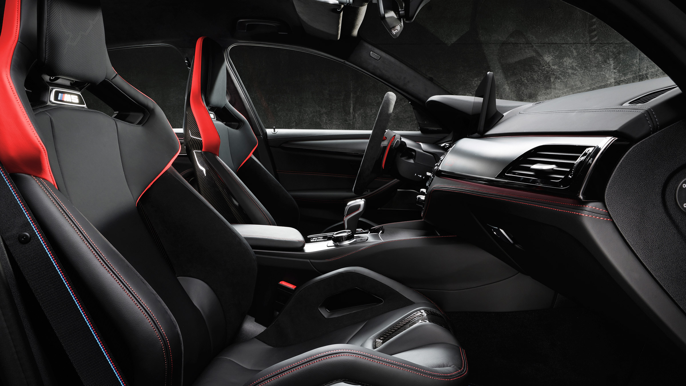 BMW M5 CS - front cabin