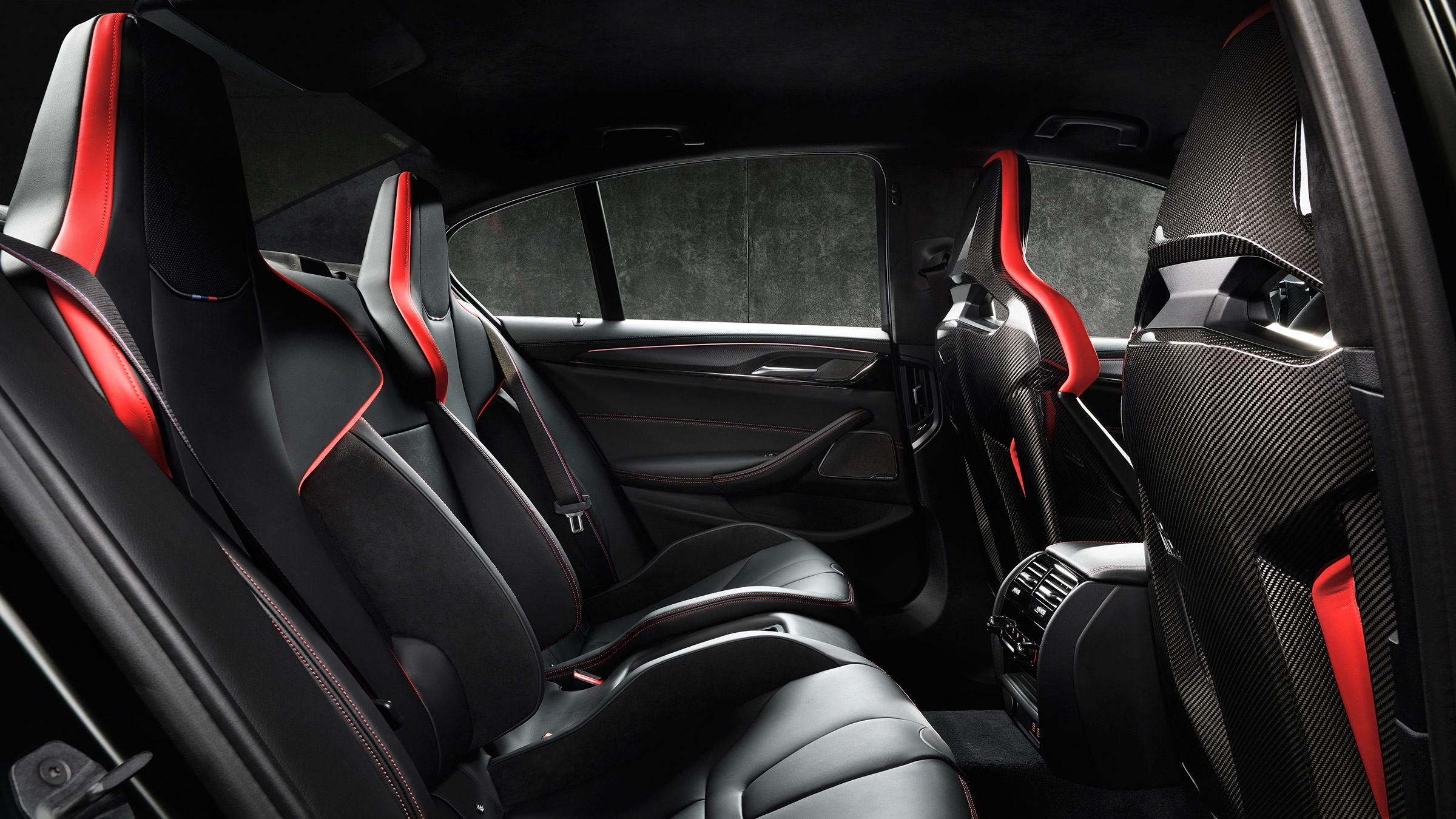 BMW M5 CS - rear cabin