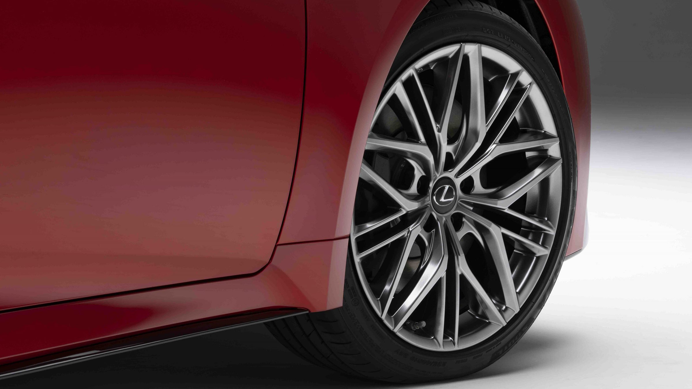 Lexus IS500 F Sport - wheel