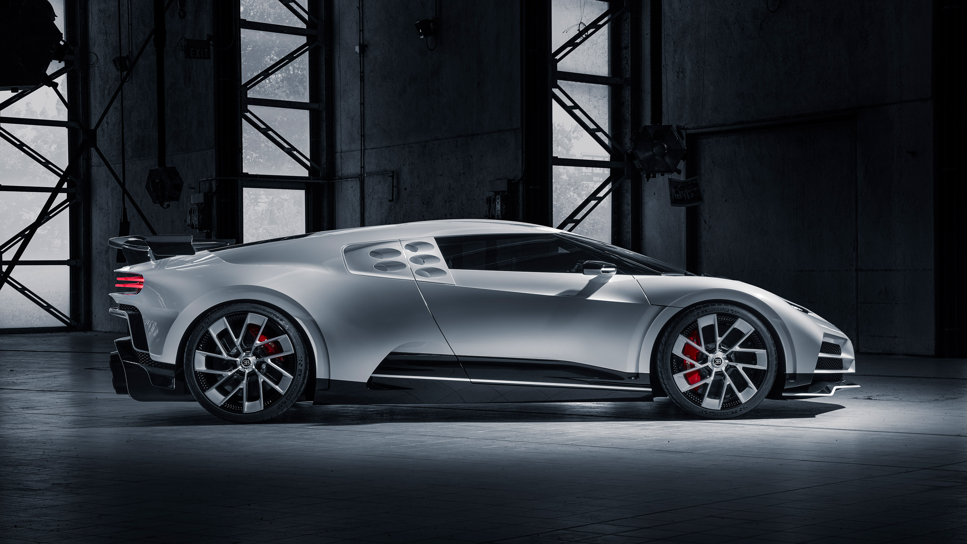 Bugatti Centodieci side