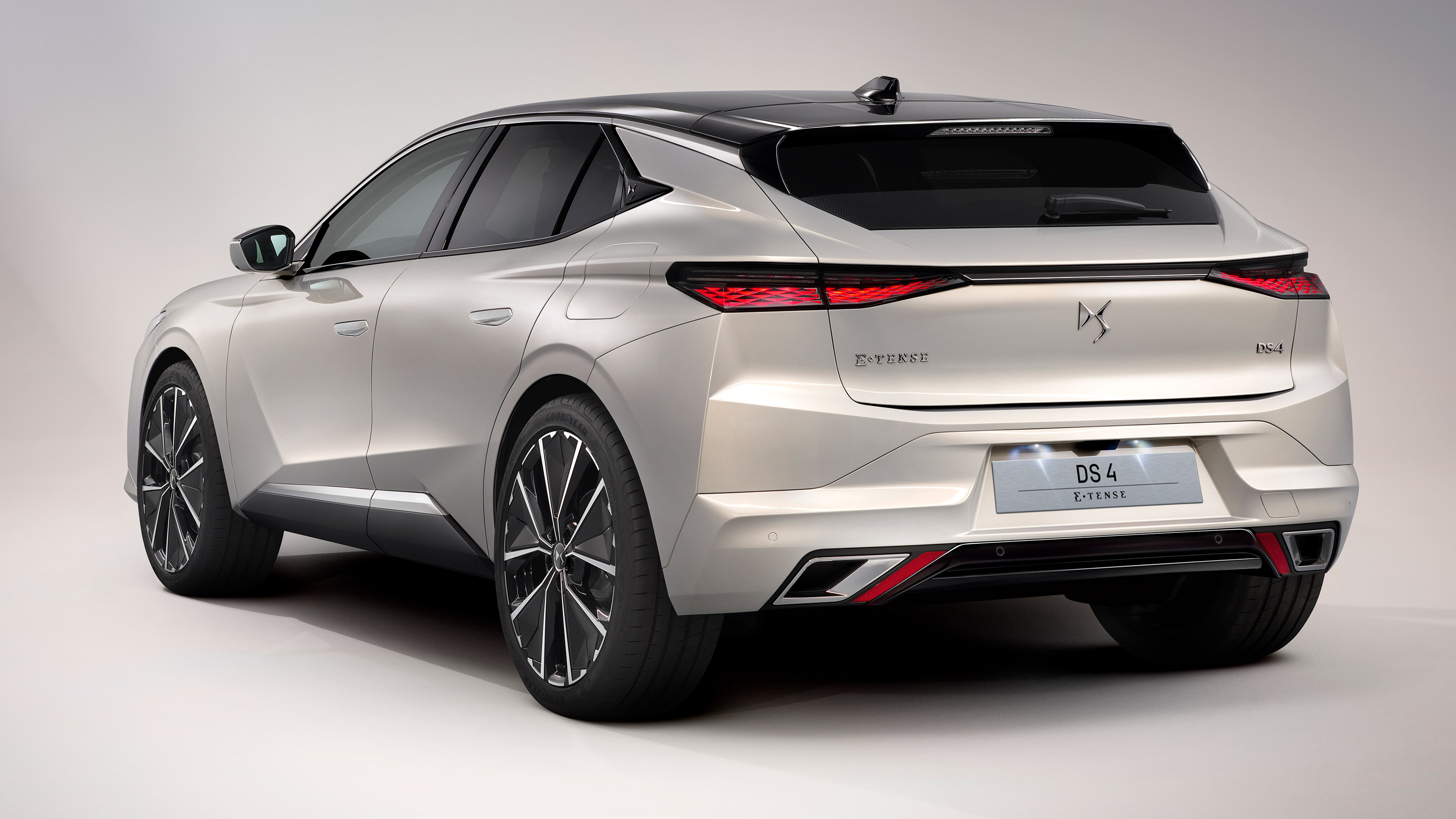 DS 4