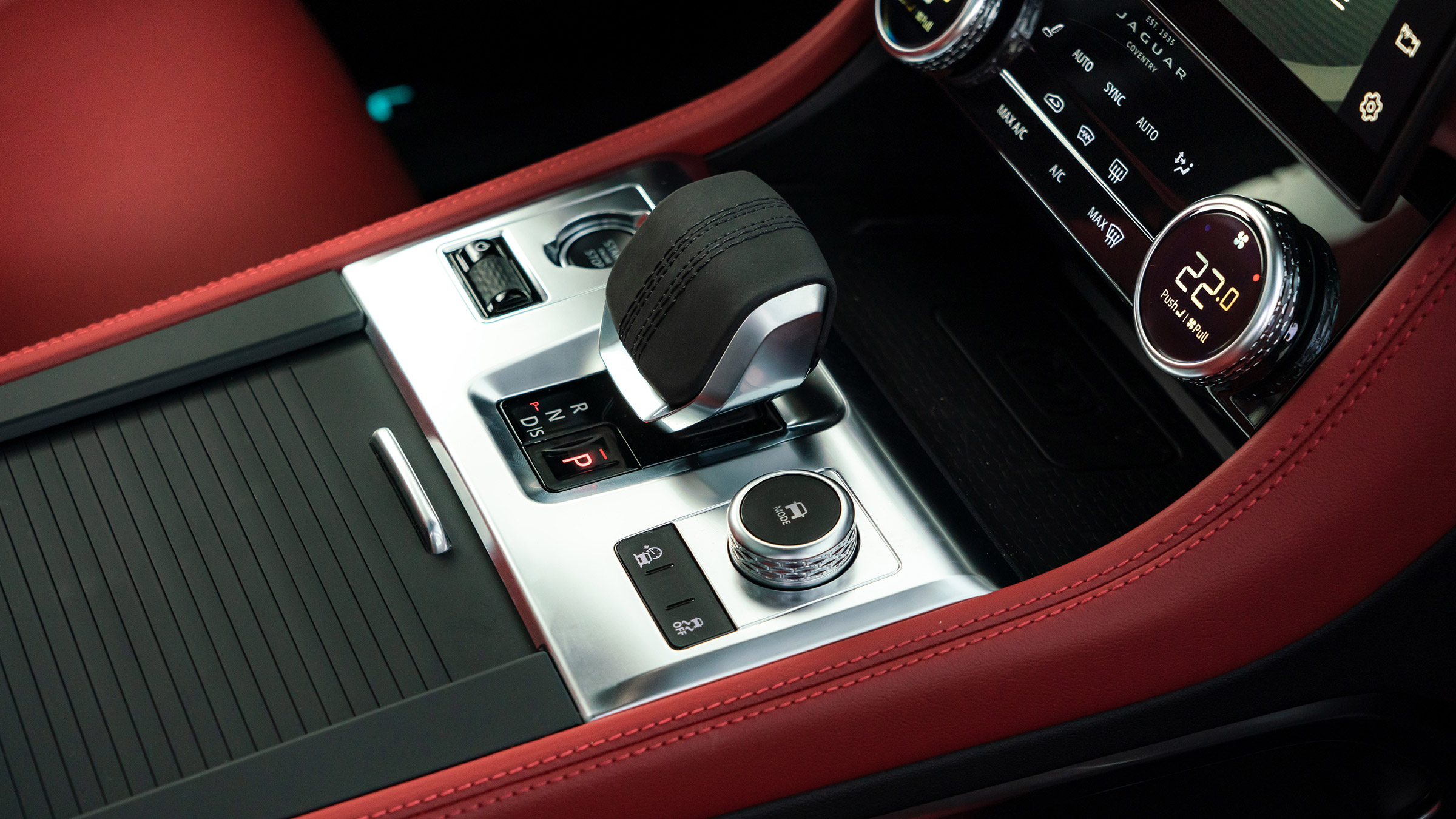 Jaguar F Pace 2021 review - P400 console