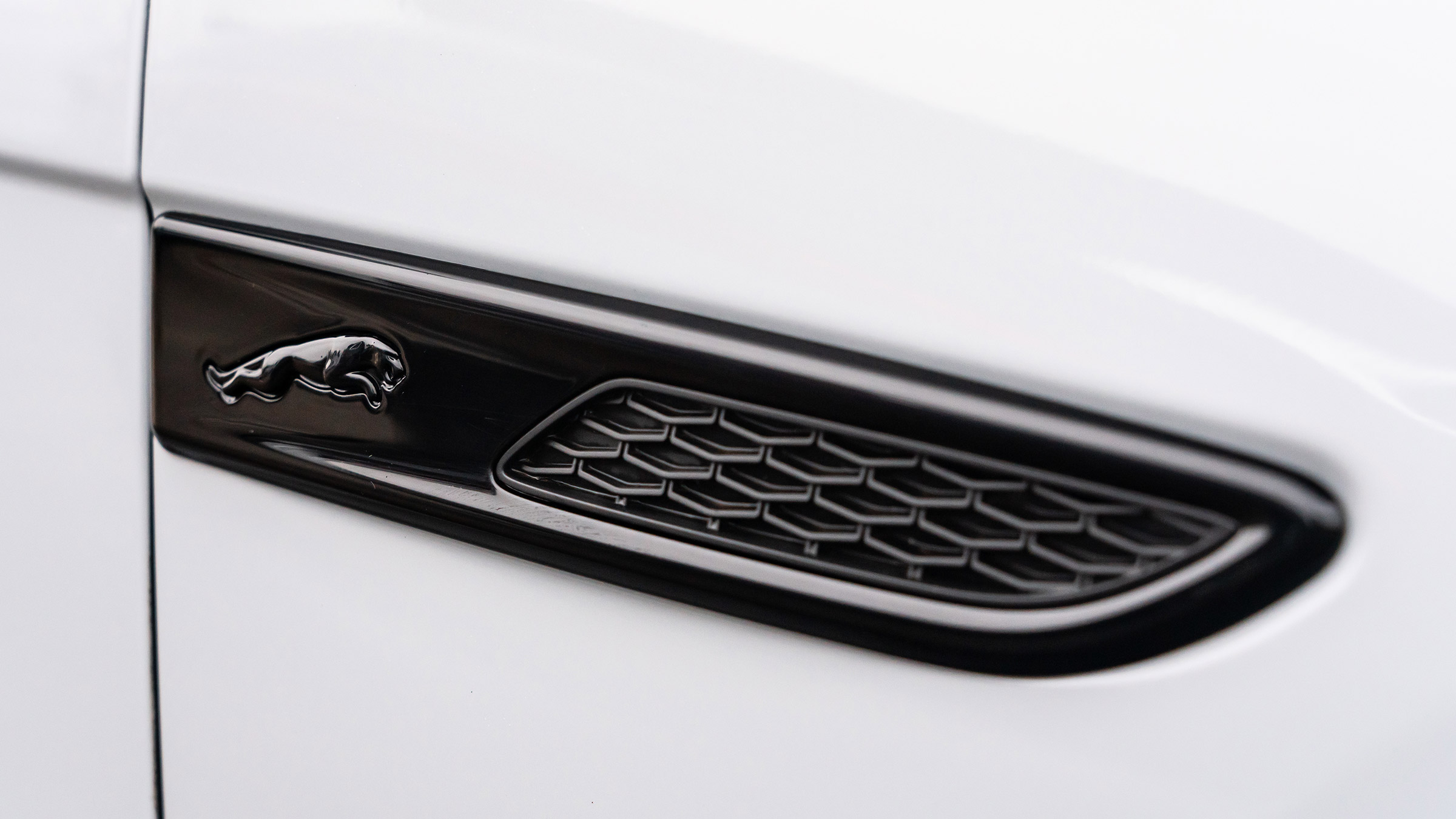 Jaguar XF my21 side gill