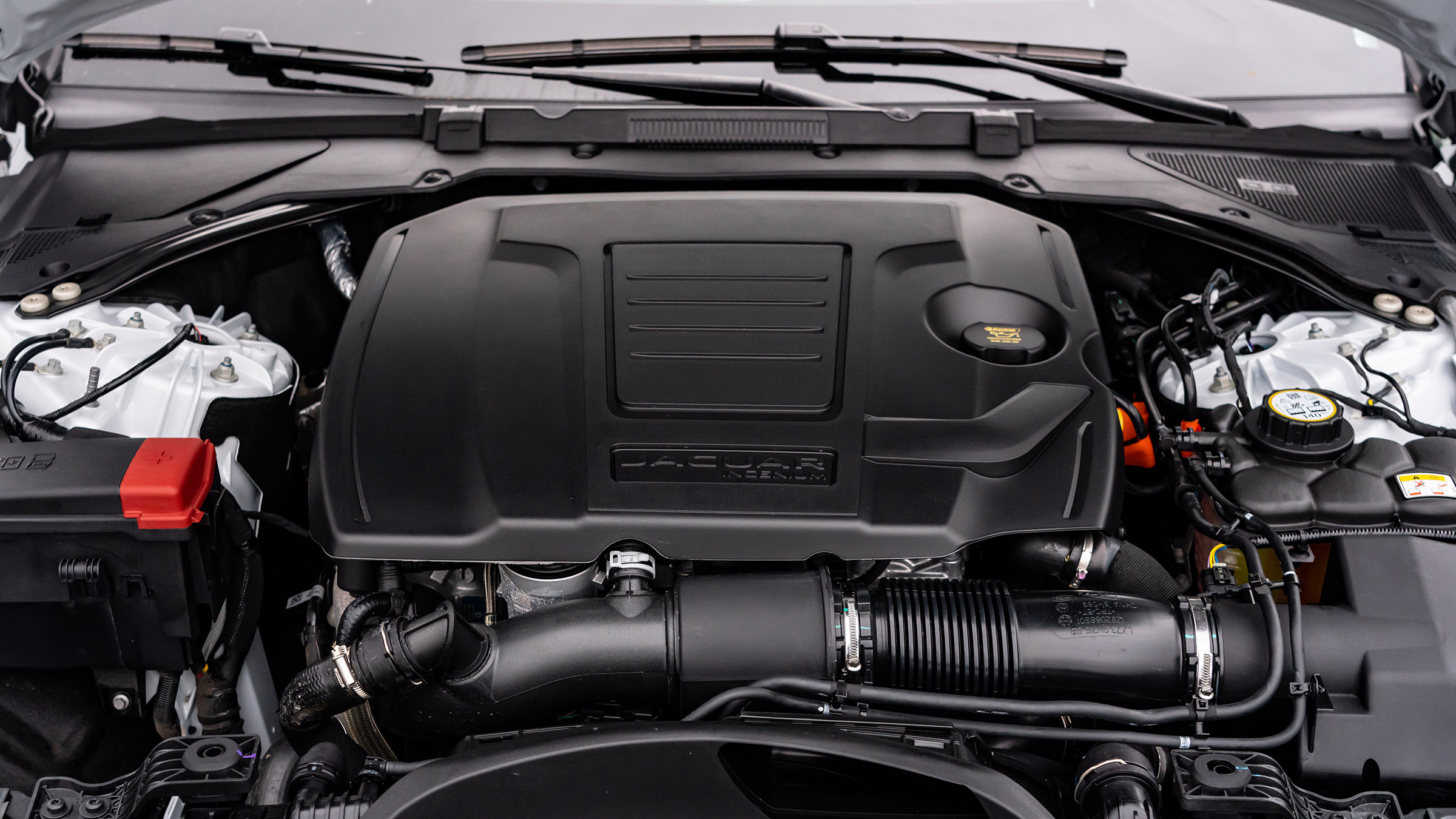 Jaguar XF my21 engine