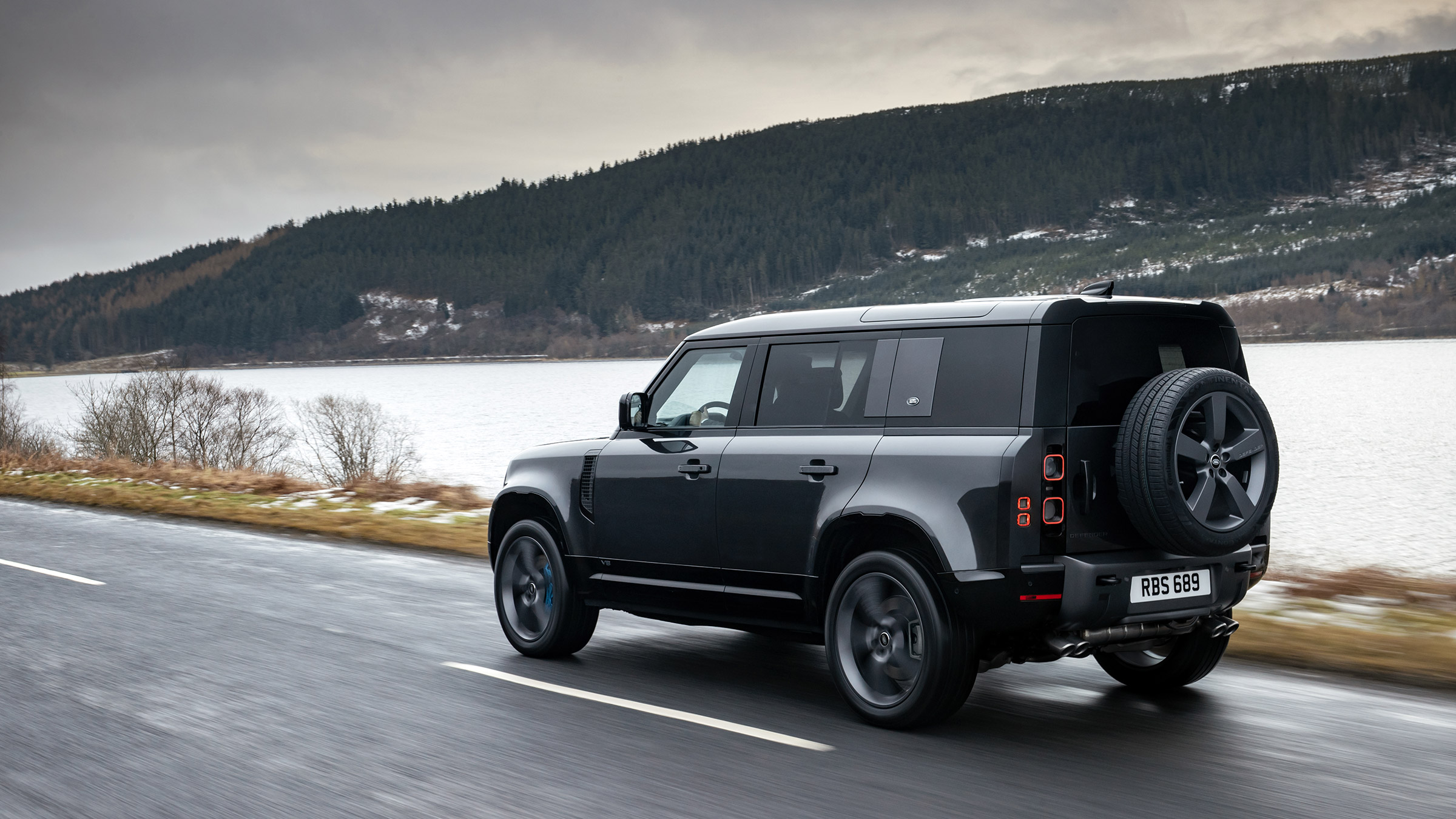 Land Rover Defender V8 MY22 - 110 rear quarter