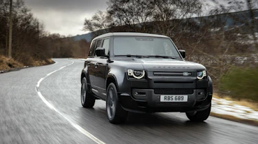 Land Rover Defender V8 MY22 - front tracking