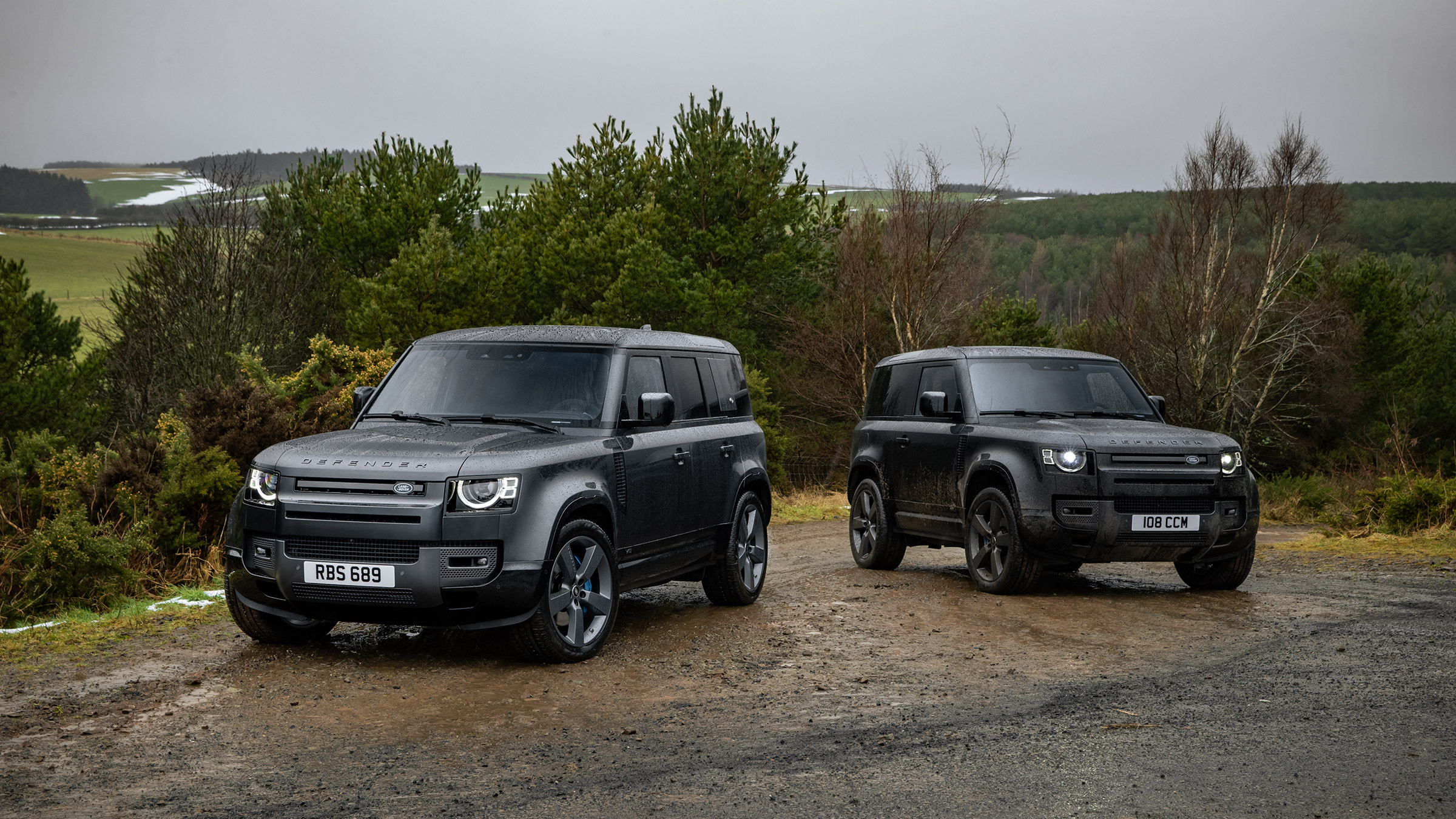 Land Rover Defender V8 MY22 - range
