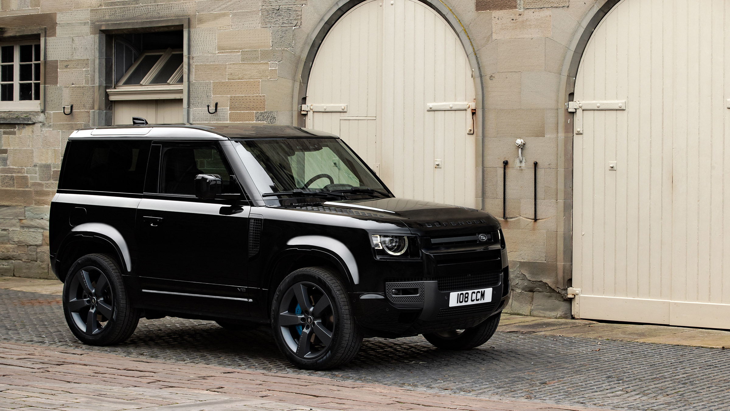 Land Rover Defender V8 MY22 - 90