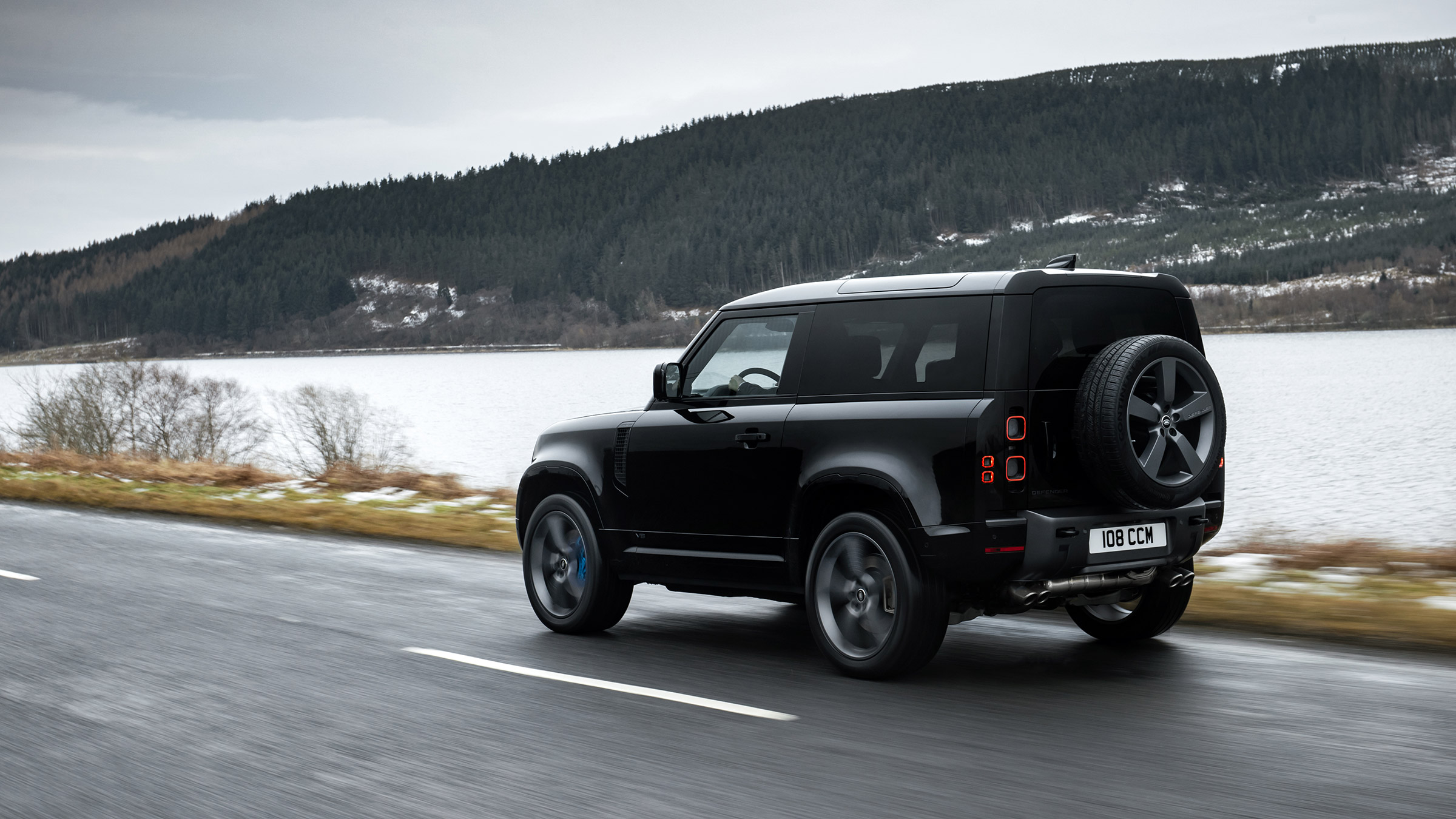 Land Rover Defender V8 MY22 - 90 rear quarter